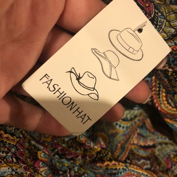 Reversible hat - Picture 4 of 4